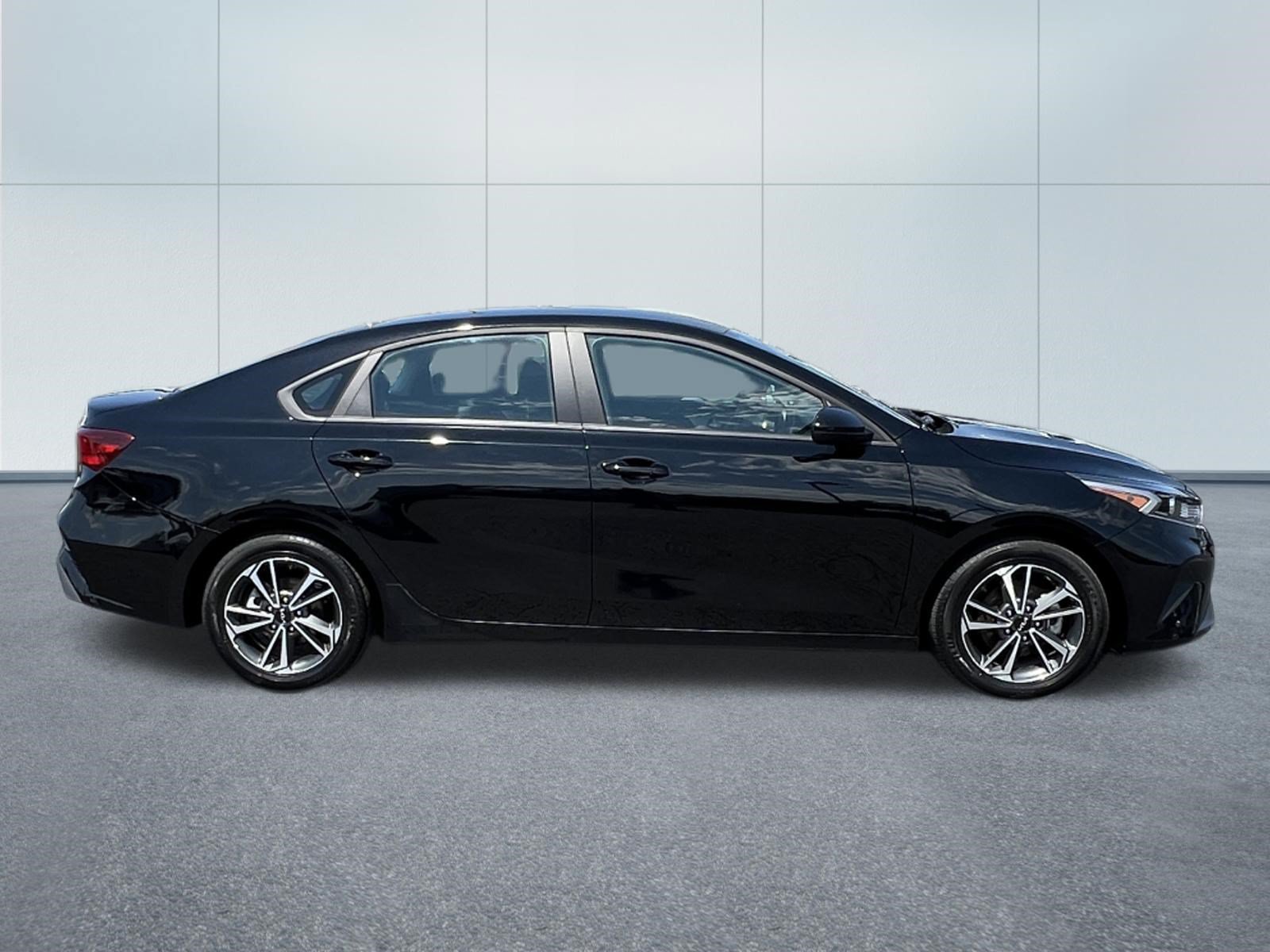 Used 2024 Kia Forte LXS FWD image 7