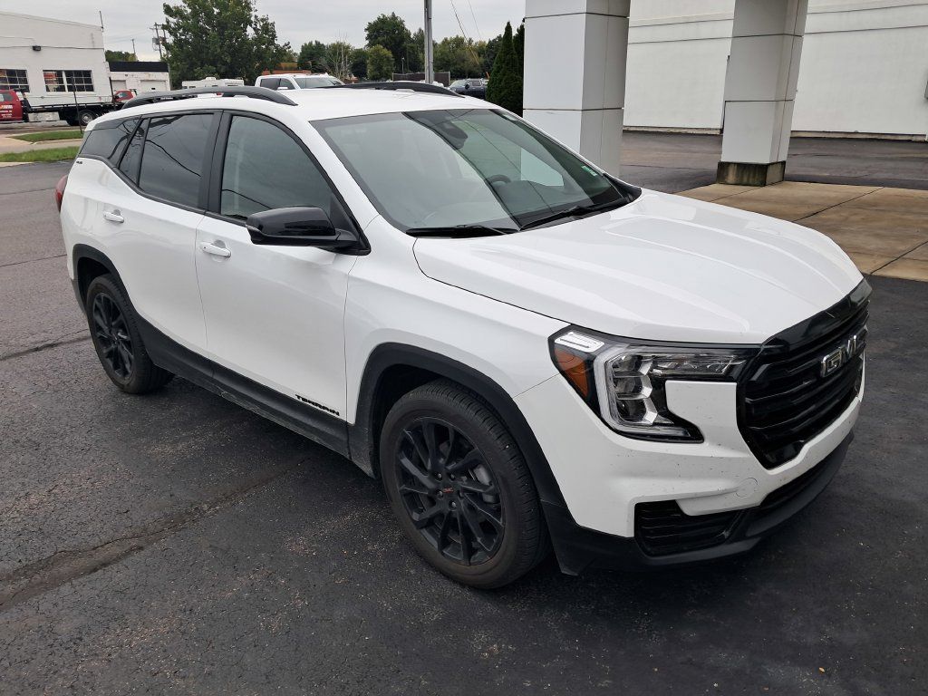 Used 2024 GMC Terrain SLE w/ Driver Convenience Package FWD image 6