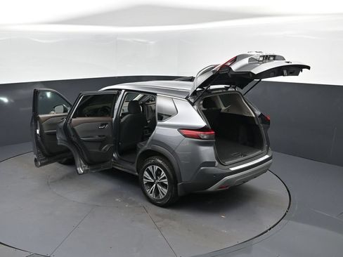 Used 2023 Nissan Rogue SV FWD image 2