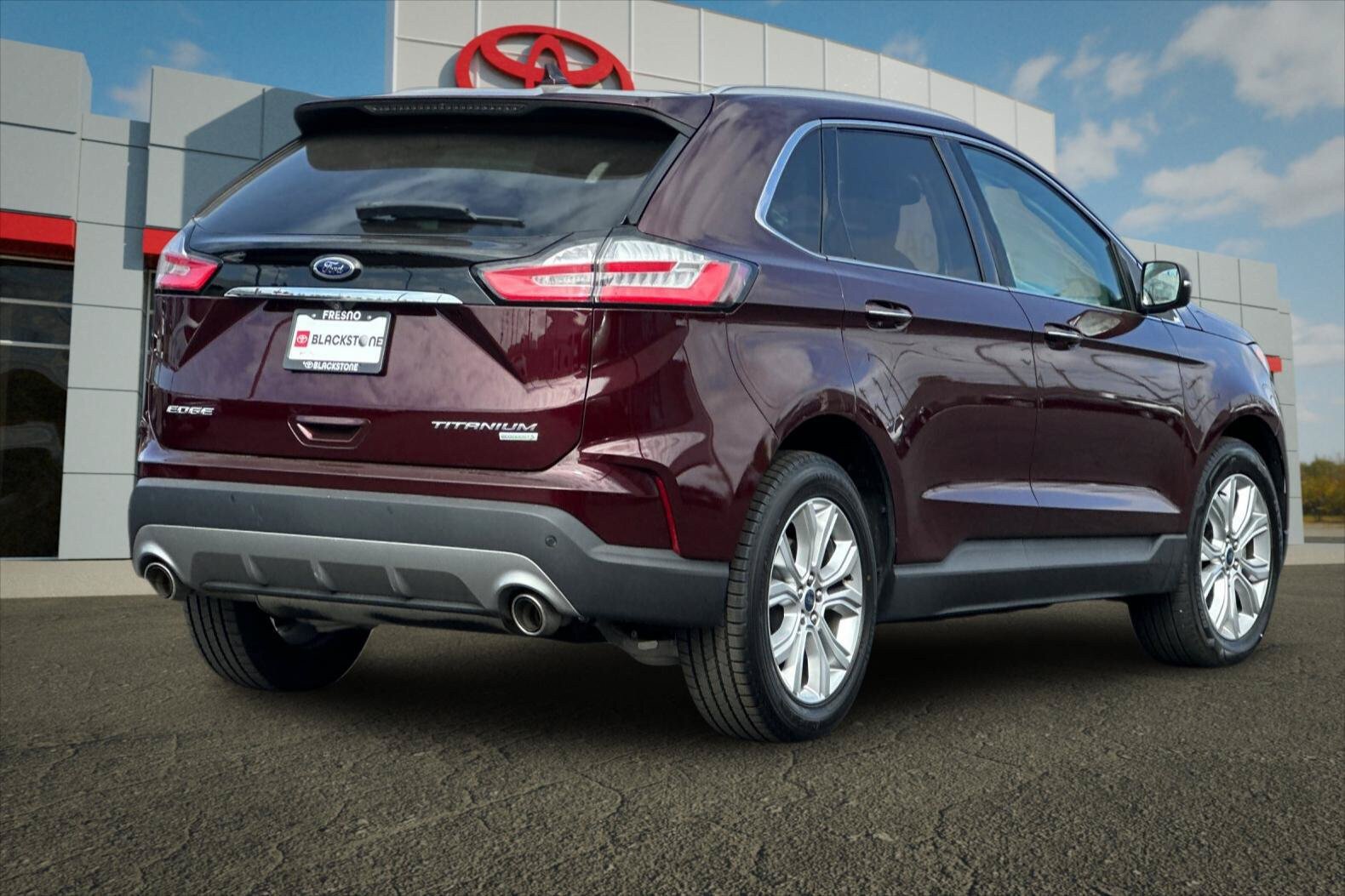 Used 2020 Ford Edge Titanium FWD image 3