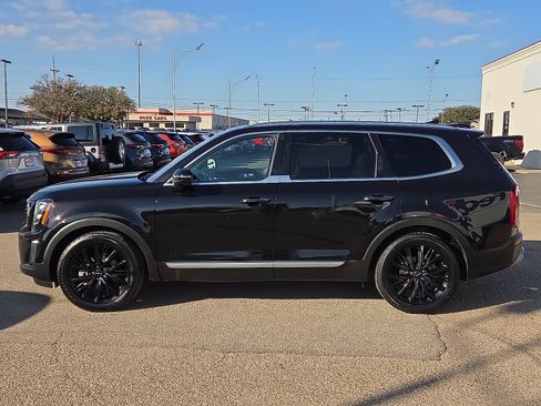 Used 2022 Kia Telluride SX w/ SX Prestige Package image 2