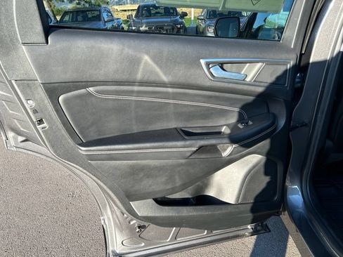 Used 2022 Ford Edge Titanium AWD/4WD image 17