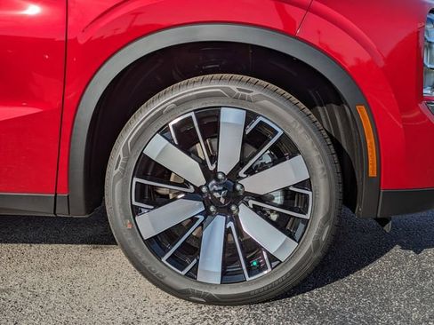 New 2025 Mitsubishi Outlander SE image 11
