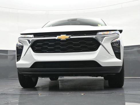Used 2024 Chevrolet Trax LS w/ LS Convenience Package FWD image 47