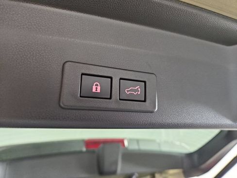 Used 2023 Subaru Ascent Touring AWD/4WD image 34