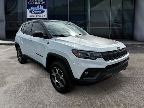 Used 2022 Jeep Compass Trailhawk w/ Trailhawk Convenience Group AWD/4WD image 3