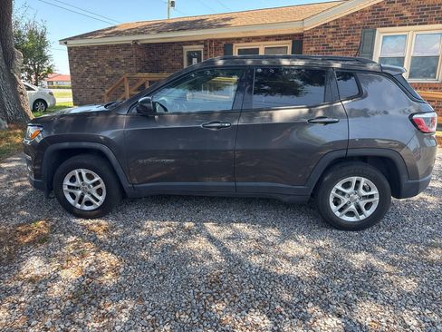 Used 2018 Jeep Compass Sport w/ Tech Group FWD image 6
