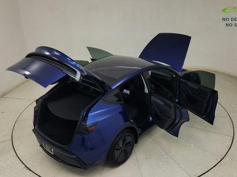 Used 2026 Tesla Model Y 2WD image 35