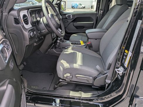 New 2025 Jeep Gladiator Sport image 13