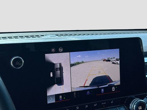 Used 2024 GMC Canyon Elevation w/ Elevation Premium Package image 17