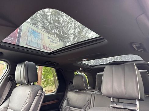 Used 2018 Land Rover Discovery HSE Luxury AWD/4WD image 8