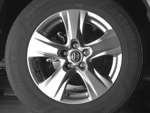 Used 2025 Toyota RAV4 XLE AWD/4WD image 38