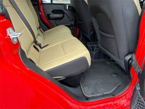 Used 2023 Jeep Gladiator Sport image 15