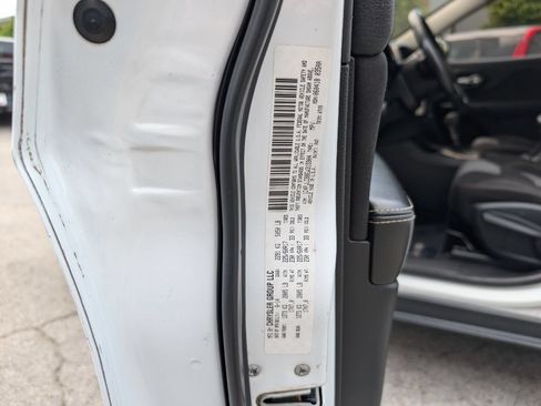 Used 2014 Jeep Cherokee Latitude FWD image 24