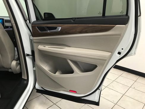 Used 2024 Volkswagen Atlas SE AWD/4WD image 15