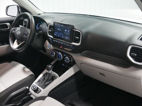 Used 2024 Hyundai Venue SEL image 14