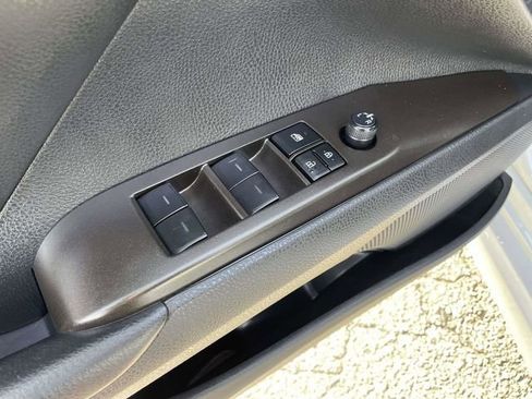 Used 2023 Toyota Camry SE image 18