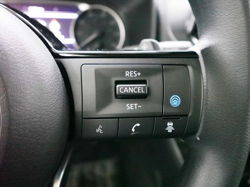 Used 2023 Nissan Rogue SV AWD/4WD image 18