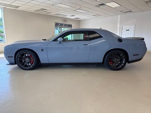 Used 2021 Dodge Challenger SRT Hellcat RWD image 11