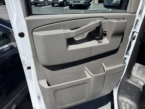 New 2026 Chevrolet Express 3500 Extended RWD image 9
