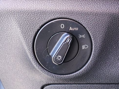 Used 2019 Volkswagen Jetta SE image 37