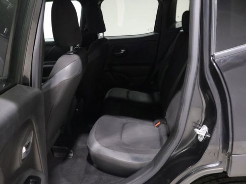 Used 2022 Jeep Renegade Altitude image 7