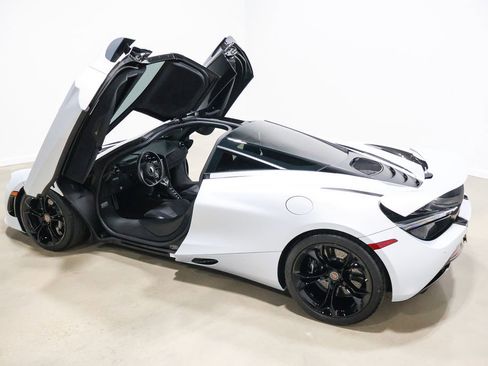 Used 2018 McLaren 720S image 17