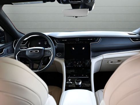 Used 2023 Jeep Grand Cherokee L Limited w/ Luxury Tech Group II image 24