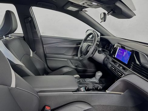 Used 2025 Toyota Camry SE FWD image 31