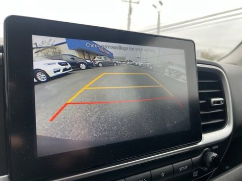 Used 2021 Hyundai Venue SE image 15