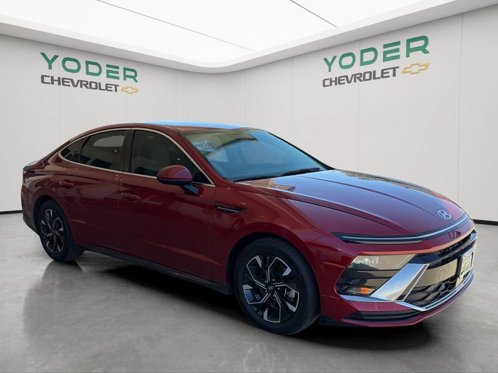 Used 2025 Hyundai Sonata SEL FWD image 3