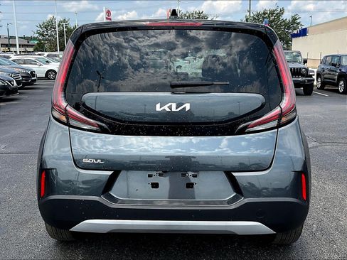 Used 2025 Kia Soul LX w/ LX Technology Package FWD image 6
