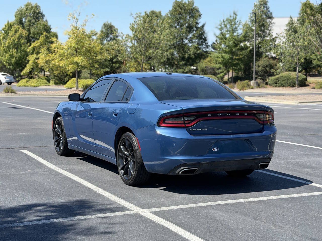 Used 2020 Dodge Charger SXT RWD image 5