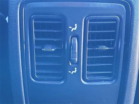 Used 2021 Dodge Durango SXT image 24