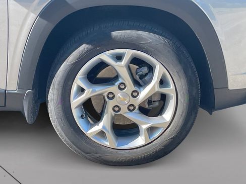 Used 2024 Chevrolet Trax LS w/ LS Convenience Package FWD image 9