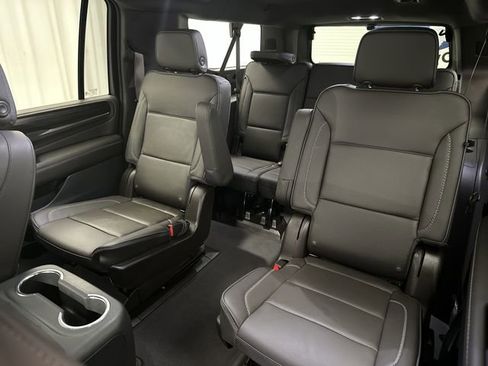 Used 2022 GMC Yukon XL Denali AWD/4WD image 26