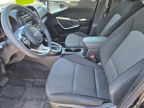 Used 2023 Kia Soul LX image 14