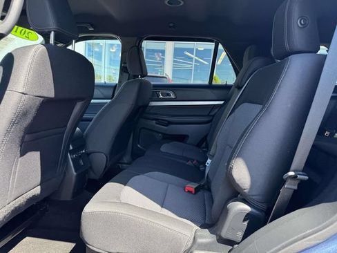 Used 2018 Ford Explorer XLT AWD/4WD image 10