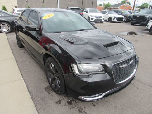Used 2023 Chrysler 300 S RWD image 4