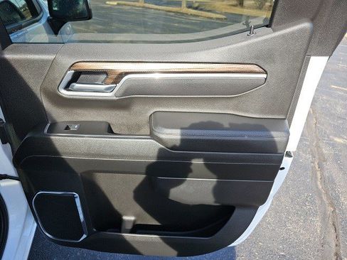 Used 2025 Chevrolet Silverado 1500 LT image 17