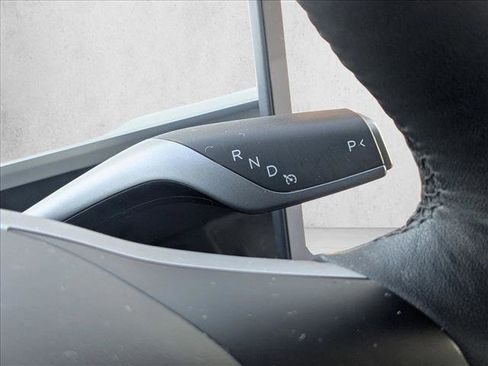 Used 2022 Tesla Model Y Performance image 11