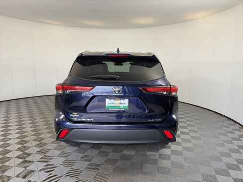 Used 2022 Toyota Highlander XLE AWD/4WD image 10