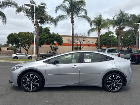 New 2026 Toyota Prius Plug-In Hybrid FWD image 4