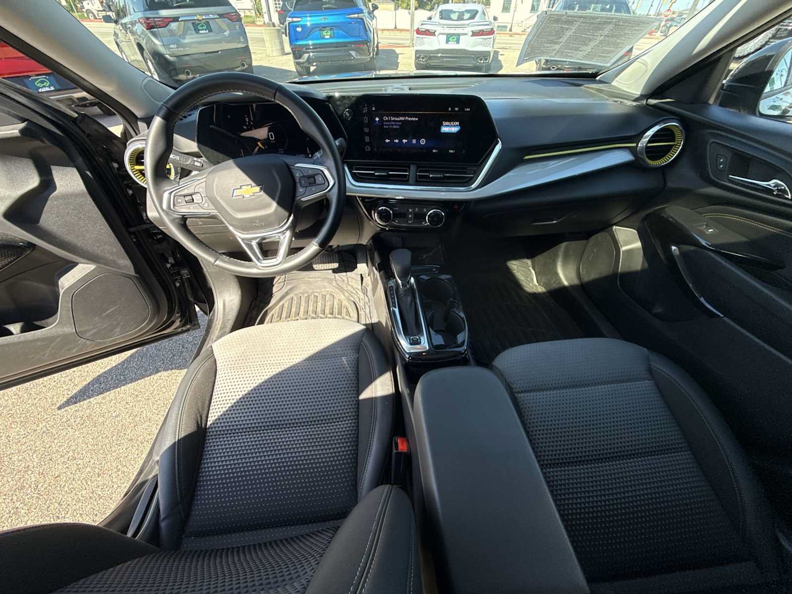 Certified 2024 Chevrolet Trax LT w/ Sunroof Package FWD image 19