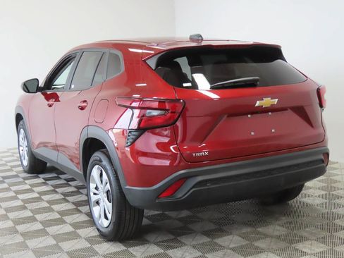Used 2025 Chevrolet Trax LS FWD image 3