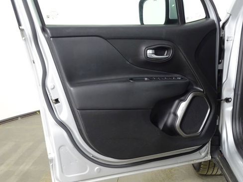 Used 2018 Jeep Renegade Limited image 16