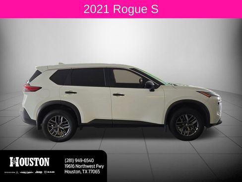 Used 2021 Nissan Rogue S AWD/4WD image 2