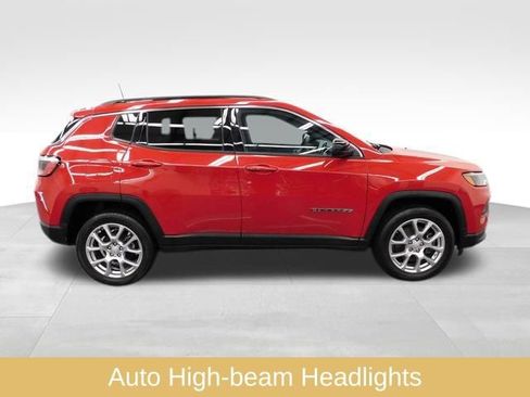 Used 2023 Jeep Compass Latitude image 12