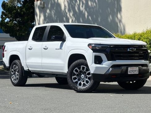 Used 2024 Chevrolet Colorado Z71 w/ Z71 Convenience Package 2 image 2