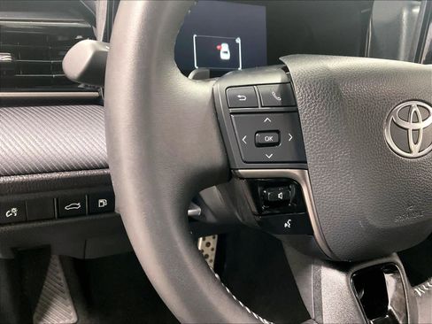 Used 2025 Toyota Camry SE image 22